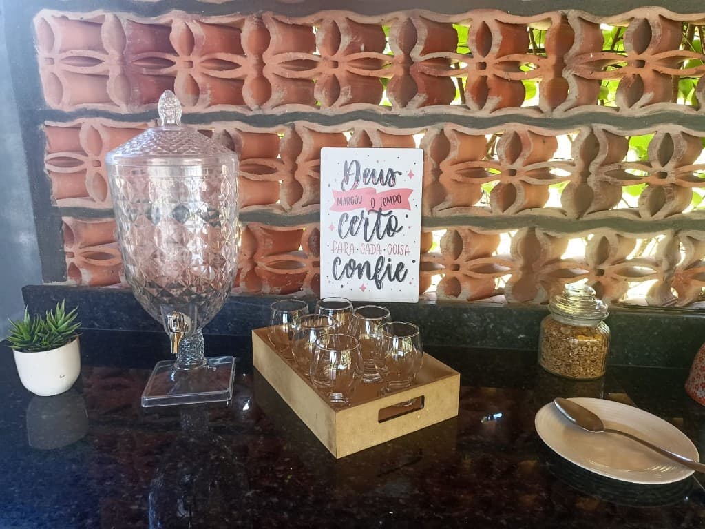 Mesa de acolhimento com a palavra de Deus