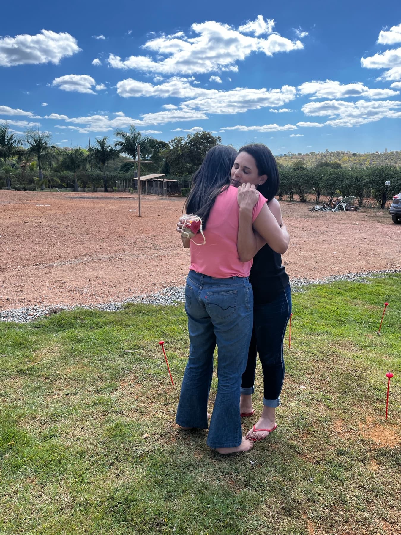 Abraço de restauração ao ar livre